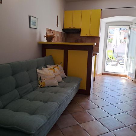 Greta Apartamento Vrbnik Exterior foto