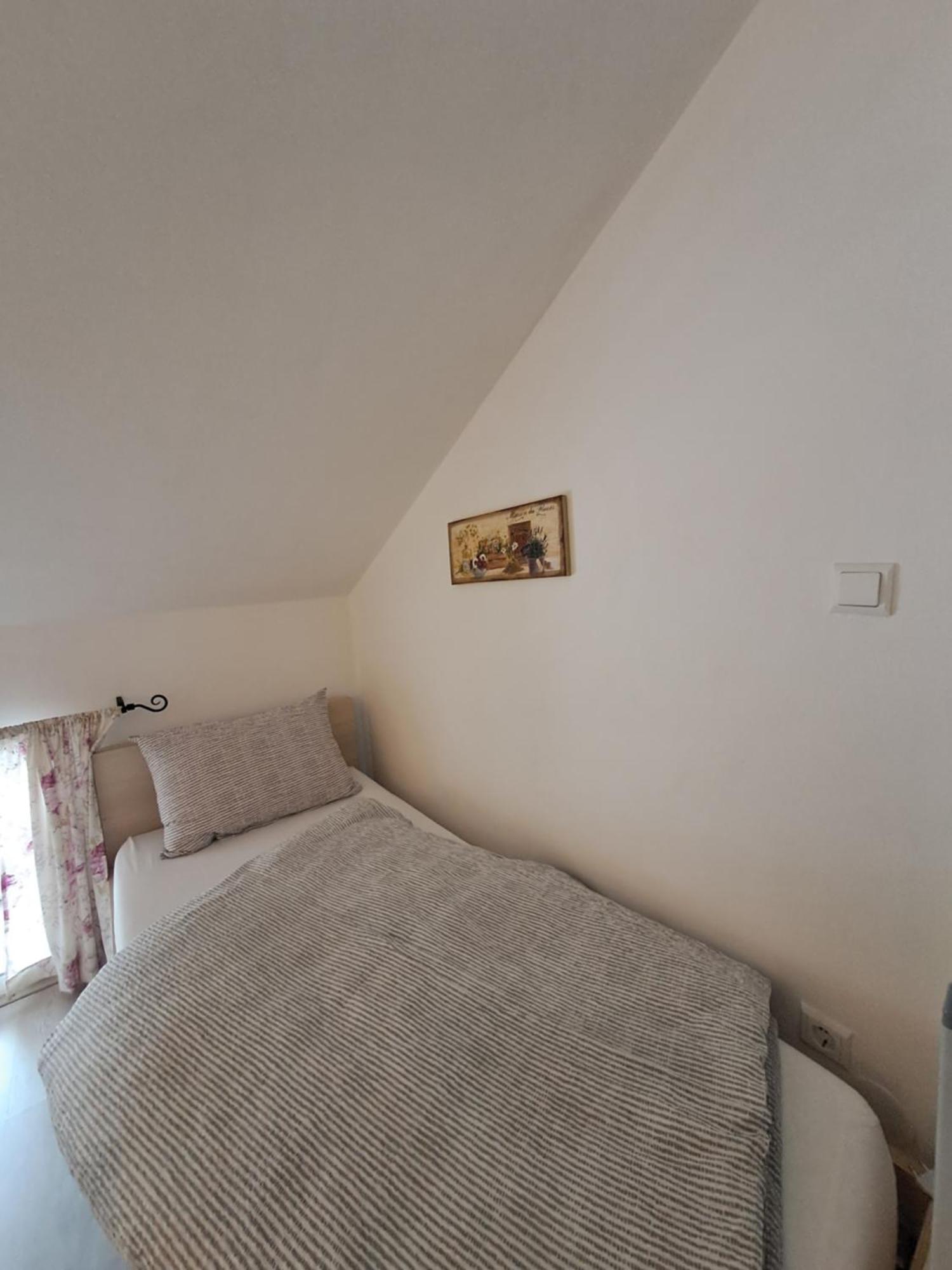 Greta Apartamento Vrbnik Exterior foto