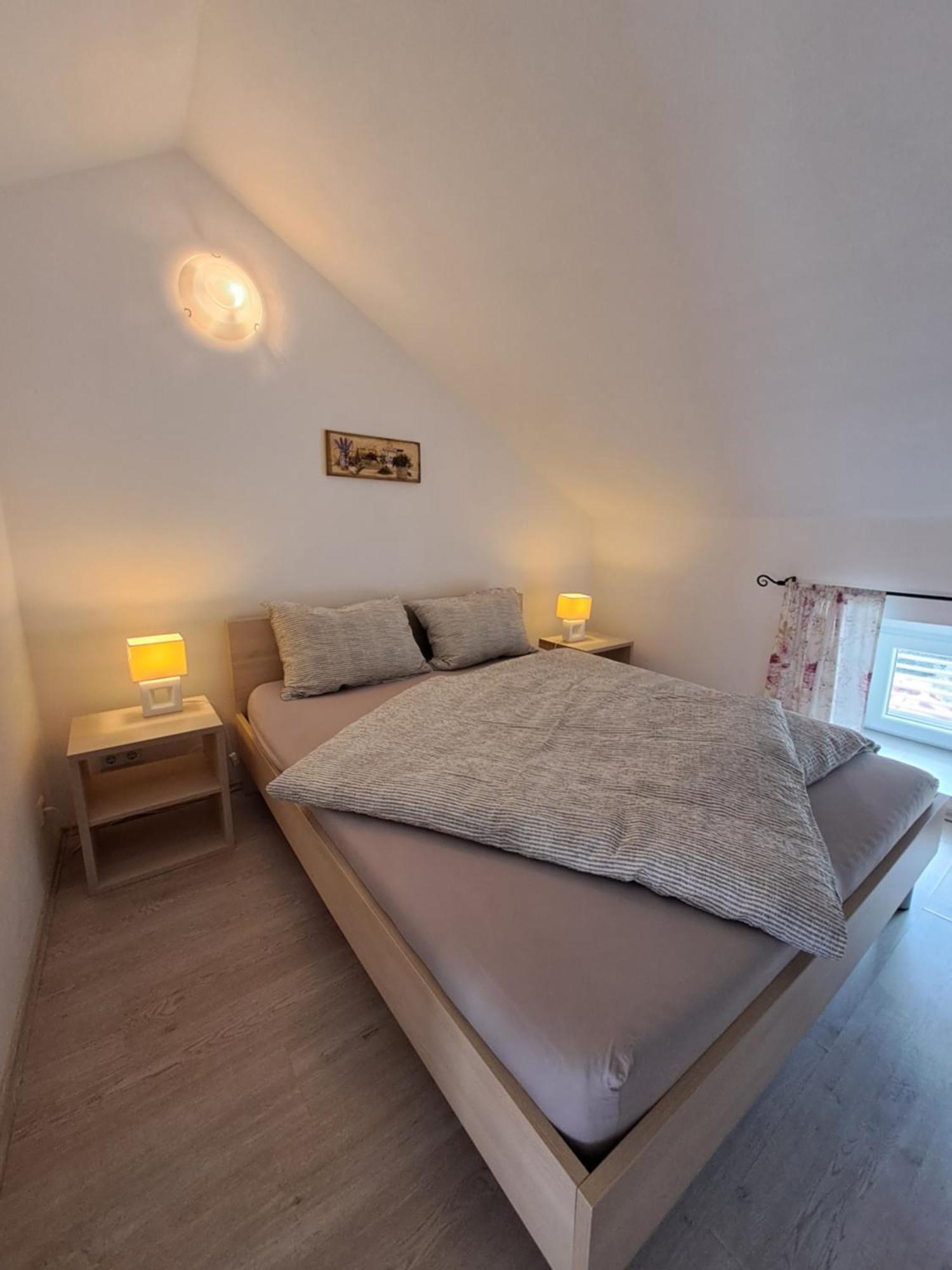 Greta Apartamento Vrbnik Exterior foto