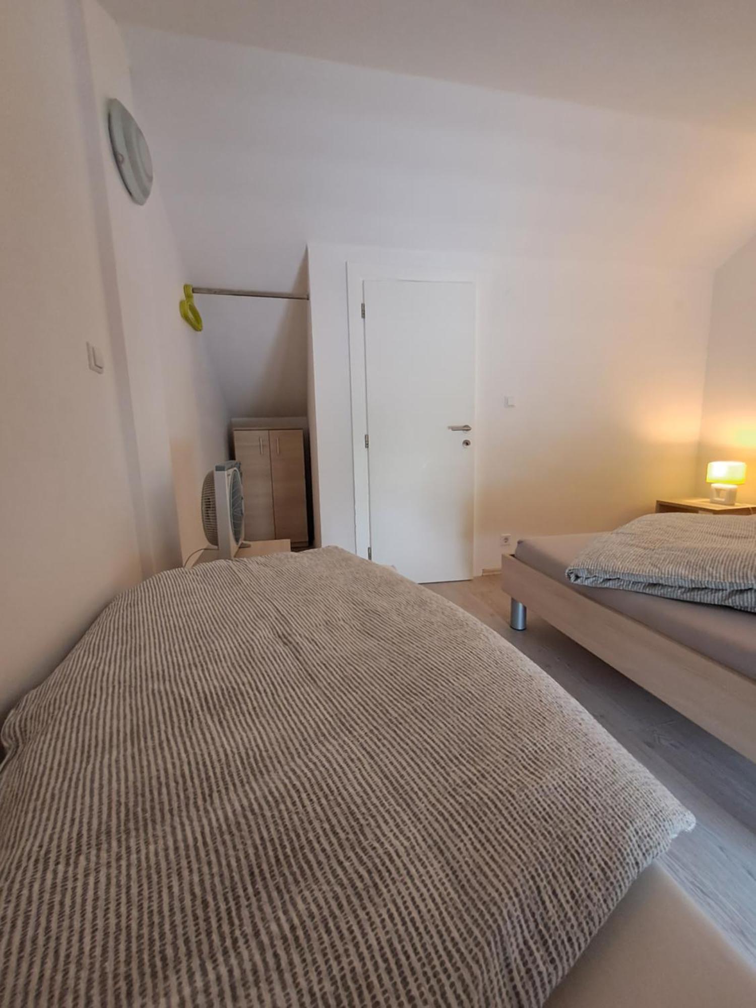 Greta Apartamento Vrbnik Exterior foto