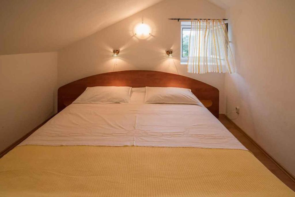 Greta Apartamento Vrbnik Exterior foto