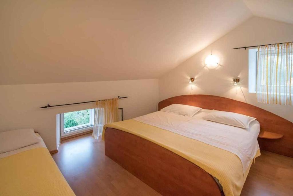 Greta Apartamento Vrbnik Exterior foto