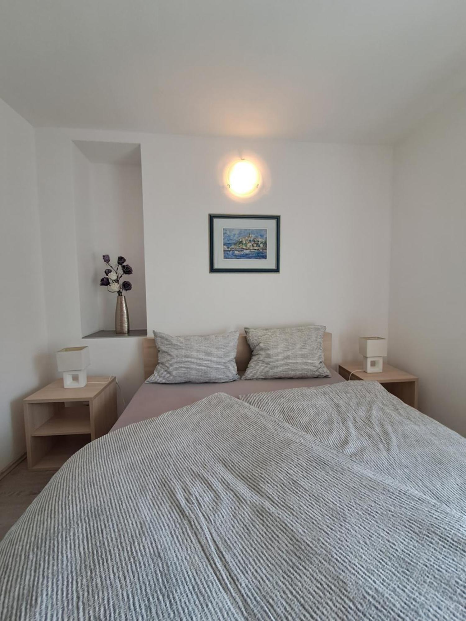 Greta Apartamento Vrbnik Exterior foto