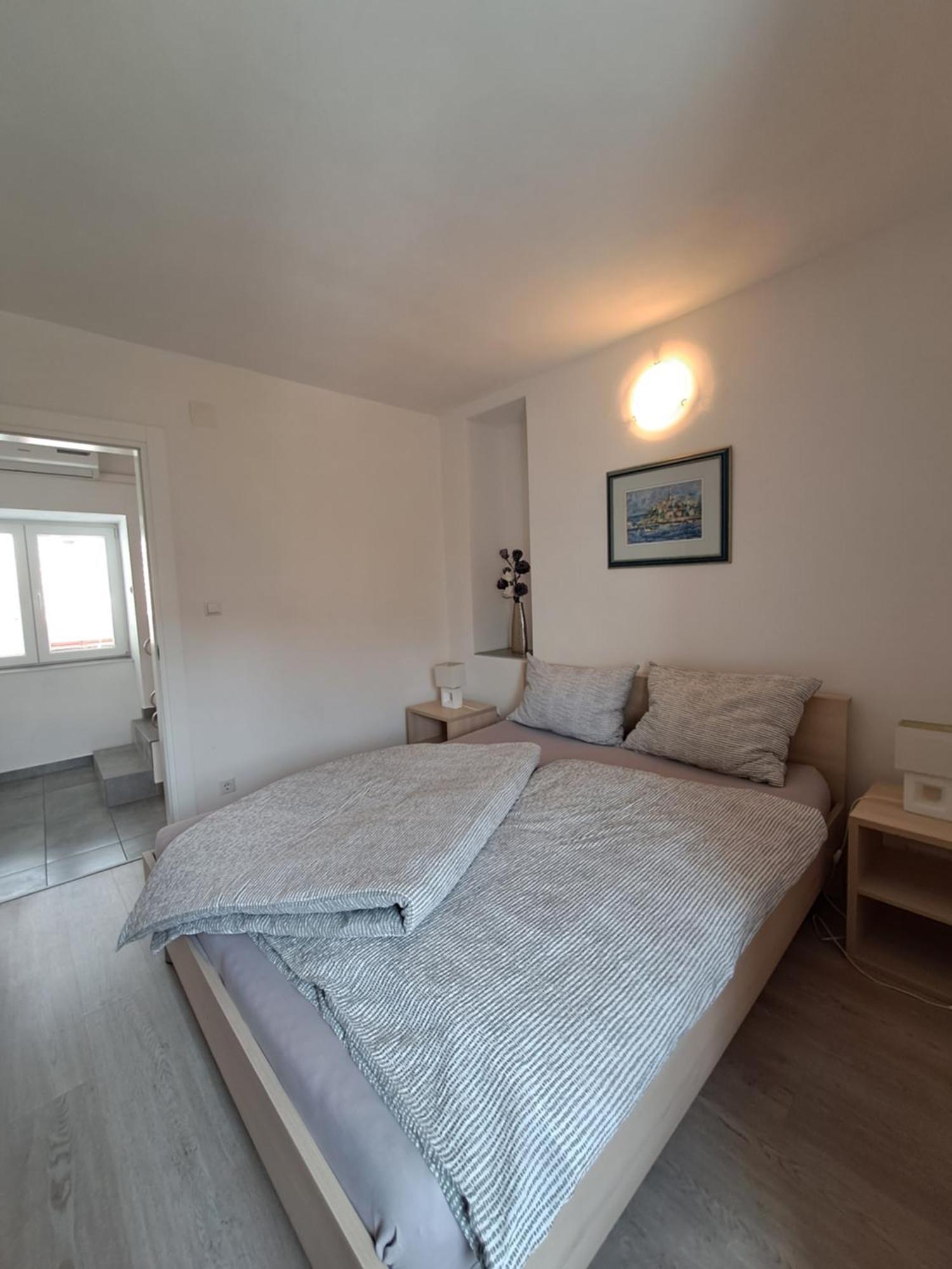Greta Apartamento Vrbnik Exterior foto